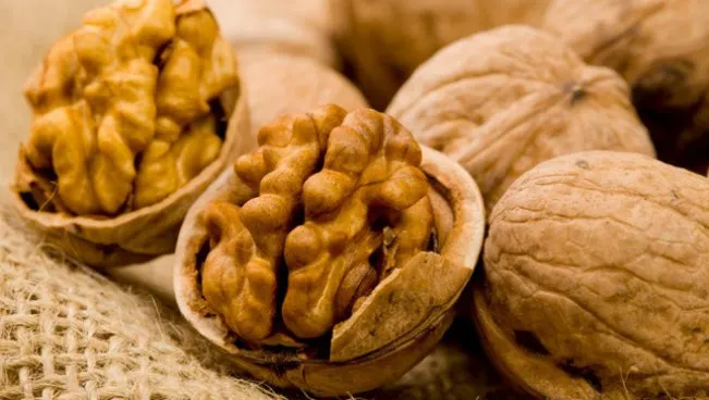 Ce înseamnă dacă visezi nuci sparte? La explicaţia asta nu te vei aştepta