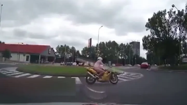 În pielea goală pe motocicletă în Cehia 