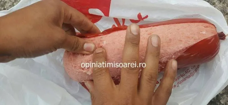 Bomba de la raft. Un student din Timişoara a avut surpriza vieţii după ce a cumpărat un salam