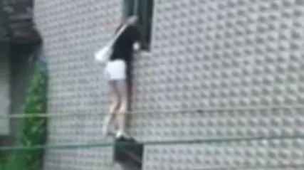A rămas încuiată pe afară. A încercat să intre pe fereastră. Ce a urmat, dureros