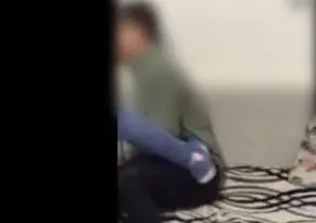 Şi-a găsit soţul în pat cu altă femeie. S-a decis să le ceară explicaţii, dar nu oricum
