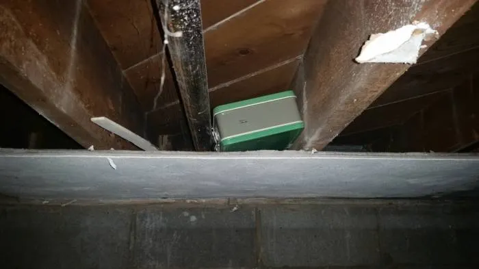 Renova casa moștenită și a găsit 3 valize în pivniță. ȘOC: acesta era secretul ascuns al bunicii