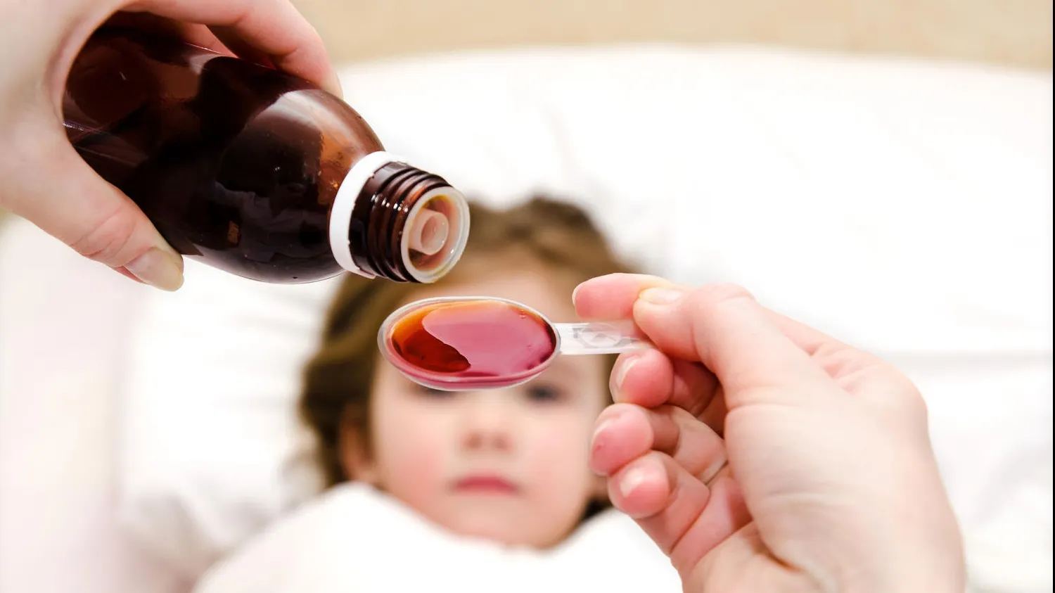 Antibioticele pot îmbolnăvi bebeluşii! Ce afecțiuni grave pot provoca