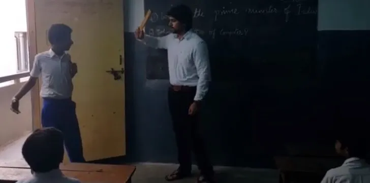 Profesorul l-a pedepsit crunt pentru că întârzia la ore. Într-o zi, i-a aflat SECRETUL. Ireal!