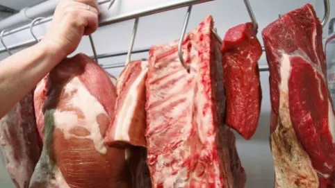 8 lei kilogramul! De unde puteţi cumpăra cea mai ieftină carne de porc, anul acesta pentru Crăciun