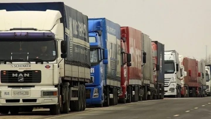 Coșmar la frontieră. Coadă de tiruri de 7 kilometri la PTF Giurgiu-Ruse