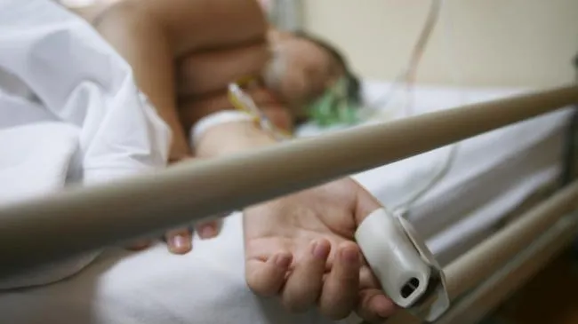 Caz tulburător în Botoşani! Un copil de şase ani a ajuns în comă alcoolică la spital