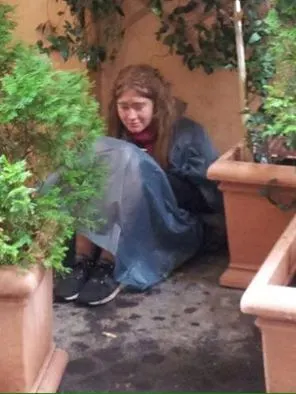 Apariție misterioasă pe străzile din Roma. Cine este fata care nu vorbește italiana și nu vrea bani?