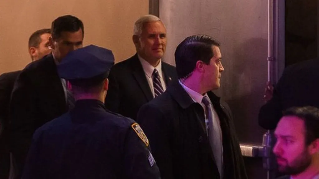 Vicepreşedintele Sua, Mike Pence, huiduit la musicalul Hamilton. Actorii i-au trimis un mesaj