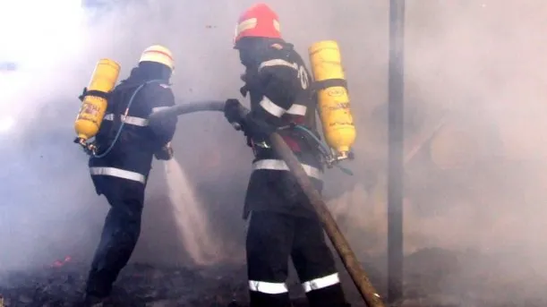 Incendiu la Facultatea de Chimie din Cluj. Două persoane au ajuns la spital