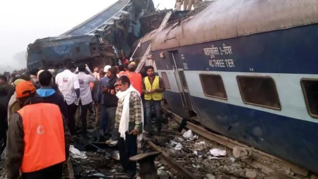 Un tren de pasageri a deraiat în nordul Indiei: Cel puțin 120 de morți