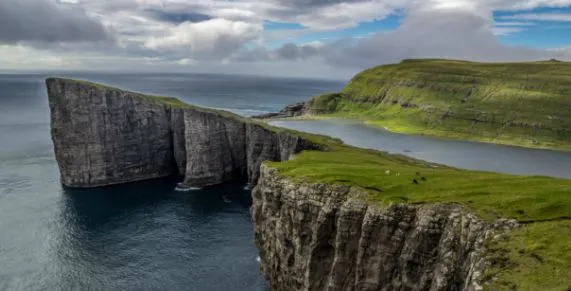 Un lac deasupra oceanului. Imagini uimitoare
