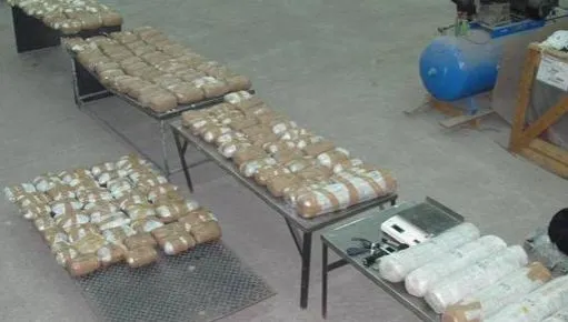 Cel puţin 110 kilograme de marijuana descoperite la Calafat în cabina unui TIR