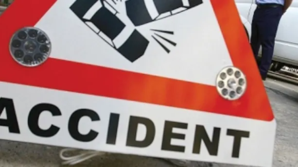 Supermarket evacuat în Ploieşti, după ce un TIR a acroşat o ţeavă de gaze