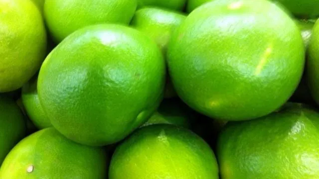 Ai văzut acest fruct misterios şi în supermarketurile de la noi. Ce este, de fapt, SWEETIE