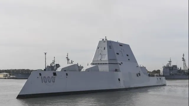 Acesta este cel mai puternic distrugător american! Proiectilele costă 800.000 de dolari bucata