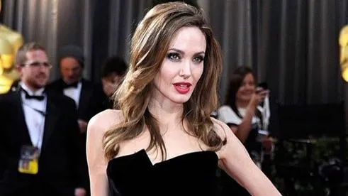 Angelina Jolie, în pericol de moarte după divorţul de Brad Pitt? Apropiaţii se tem pentru viaţa ei