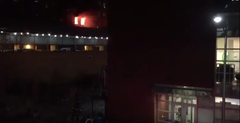 Incendiu într-un un zgârie-nori din Manhattan. Zeci de oameni au fost răniți