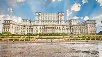 Le Monde, despre Bucureşti: "Cum să nu iubeşti un popor care are atâta umor"