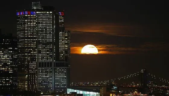 SUPERLUNĂ în 14 decembrie. Cum ne-ar putea afecta nouă superlună