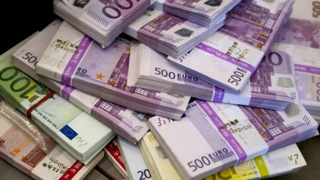 Au jefuit sute de bătrâni prin metoda "Pomana" și au strâns 500.000 de euro