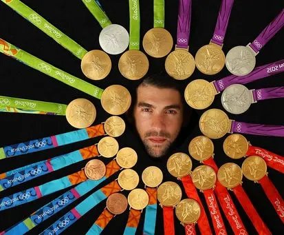 Michael Phelps şi-a expus pentru prima oară toate cele 28 de medalii olimpice într-un pictorial
