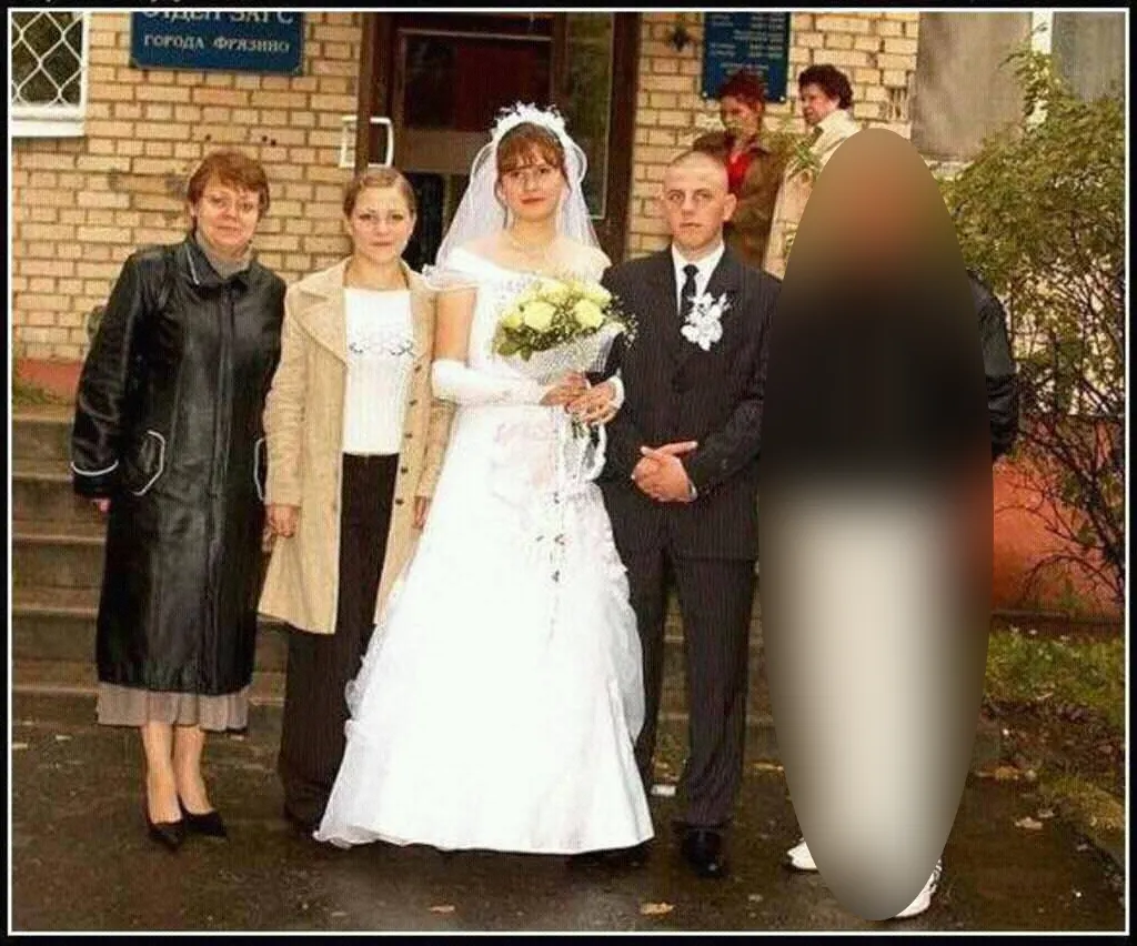 Cavalerul de onoare a vrut neapărat să atragă atenția. "Ne-ai stricat nunta!"