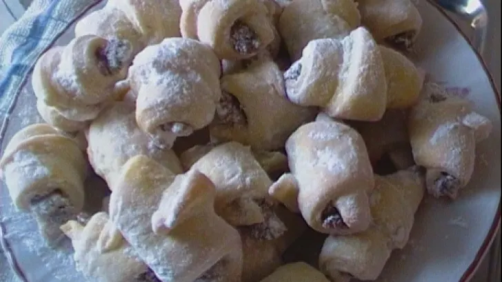 Așa faci cele mai fragede cornulețe. Un ingredient secret face diferența