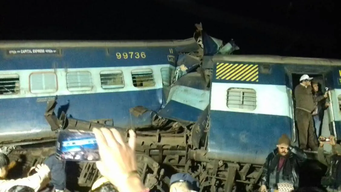 Un tren expres a DERAIAT în India. Cel puțin 2 oameni au murit