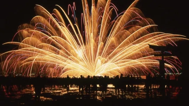 MESAJE DE ANUL NOU. Ce urări poți trimite de REVELION 2017