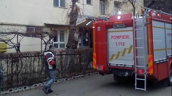 O femeie obeză din Bârlad, salvată în ultimul moment de pompieri, printr-o acţiune complicată