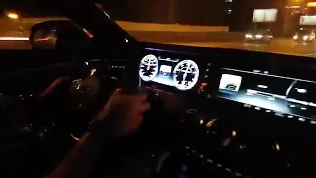 Poliţiştii din Moscova au oprit o maşină de lux. Au încremenit când au văzut cine o conduce