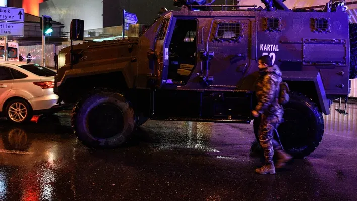Atac armat la Istanbul în noaptea de Anul Nou: 39 de morți și 69 de răniți. Teroristul este liber