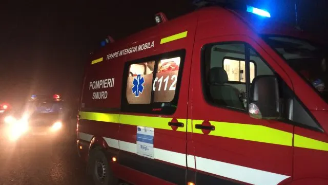 O tânără, spulberată pe trecerea de pietoni de un șofer mort de beat