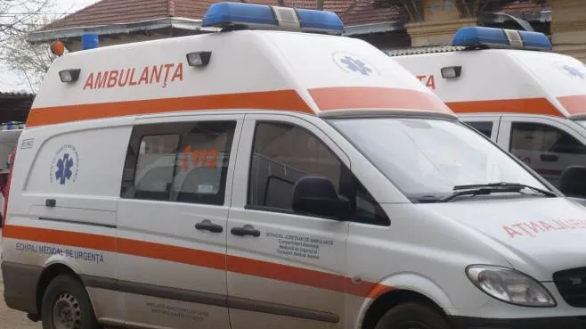 Bărbat internat la Psihiatrie, după ce s-a plimbat dezbrăcat pe stradă. VIDEO