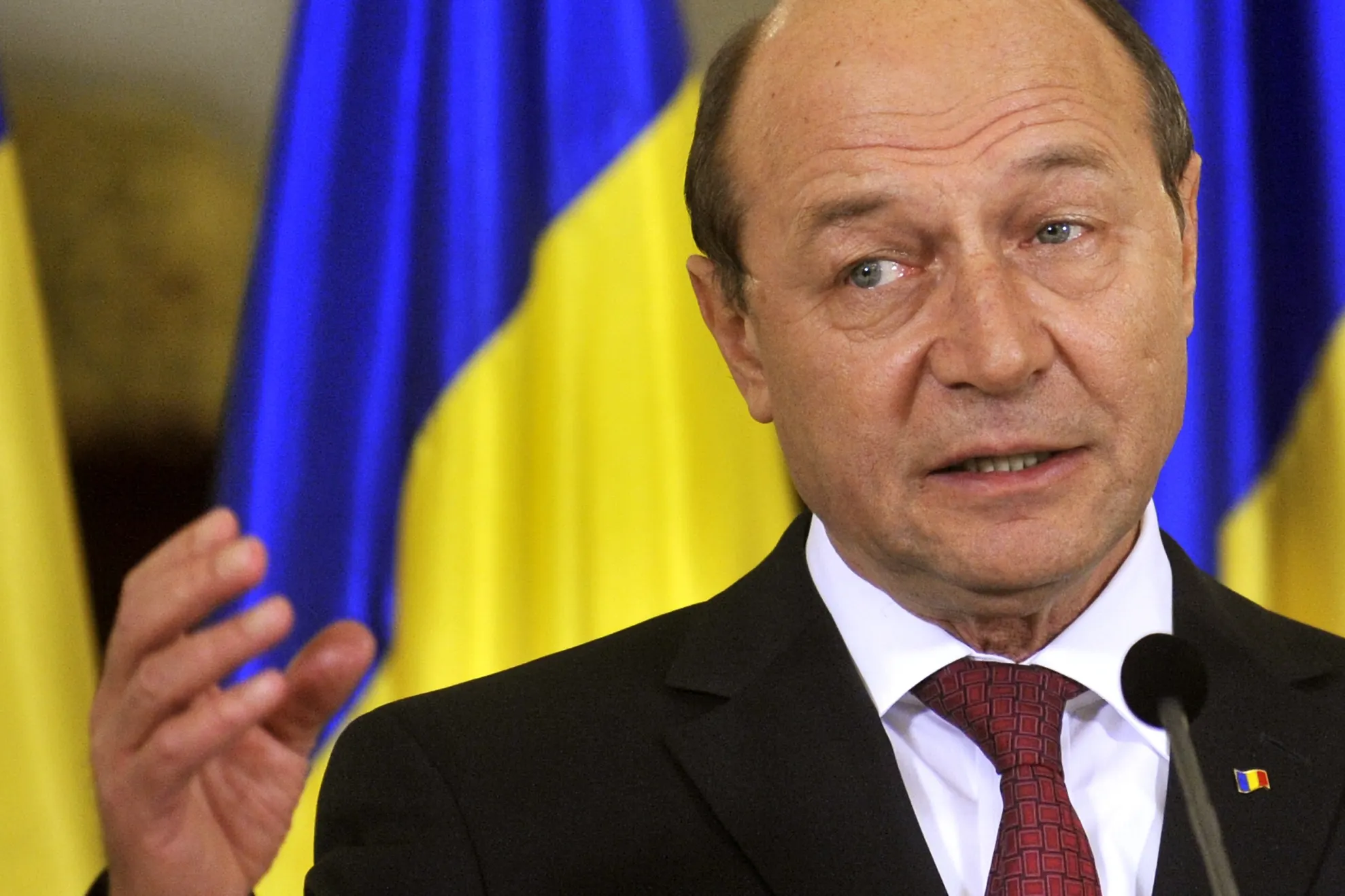 Băsescu, despre referendum: CCR să spună dacă grațierea e o problemă de interes național