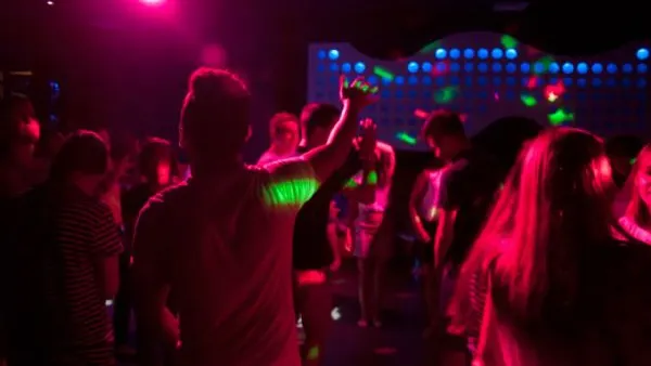 Controale în peste 100 de cluburi şi discoteci. Ce nereguli s-au găsit?