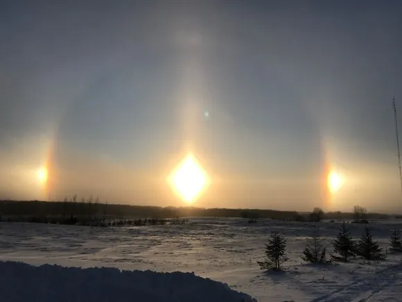 Apariţie IREALĂ pe cerul din Sankt-Petersburg! Localnicilor nu le-a venit să creadă ochilor ce văd