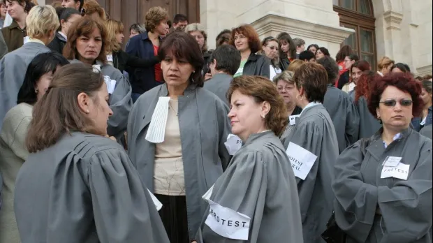 Grefierii amenință cu proteste. Nemulțumiri legate de salarii și de condițiile de muncă