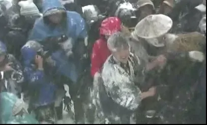 De ce sunt aruncați mirii în zăpadă în Japonia și ce se întâmplă după acest ritual