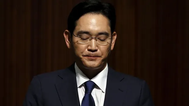 Moştenitorul Samsung, audiat ca suspect în scandalul de corupţie care o vizează pe preşedinta Park