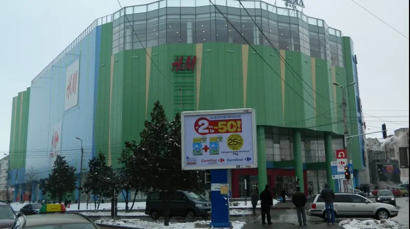 Ameninţare cu bombă într-un mall din Botoşani