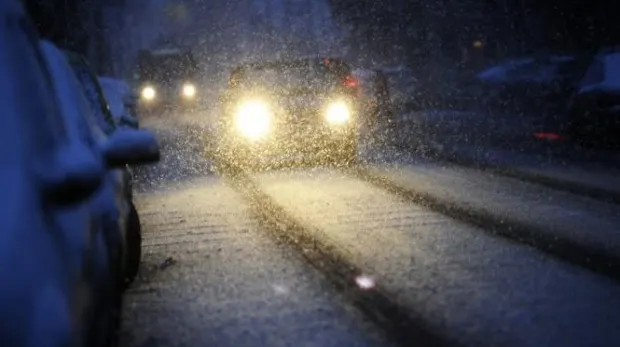 A început deszăpezirea autostrăzile A1 şi A2. Ninge uşor în judeţele Braşov, Dâmboviţa şi Vâlcea