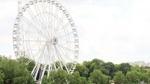 52 de persoane, blocate pentru 45 de minute în roata mare din parcul Tei