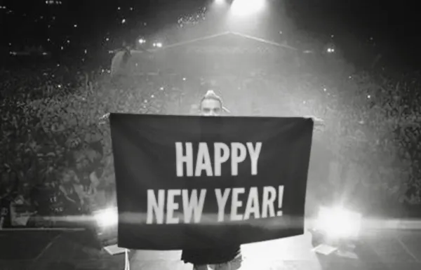 VIDEO. Robbie Williams, gest disprețuitor față de fani, în timpul concertului de An Nou, în Londra