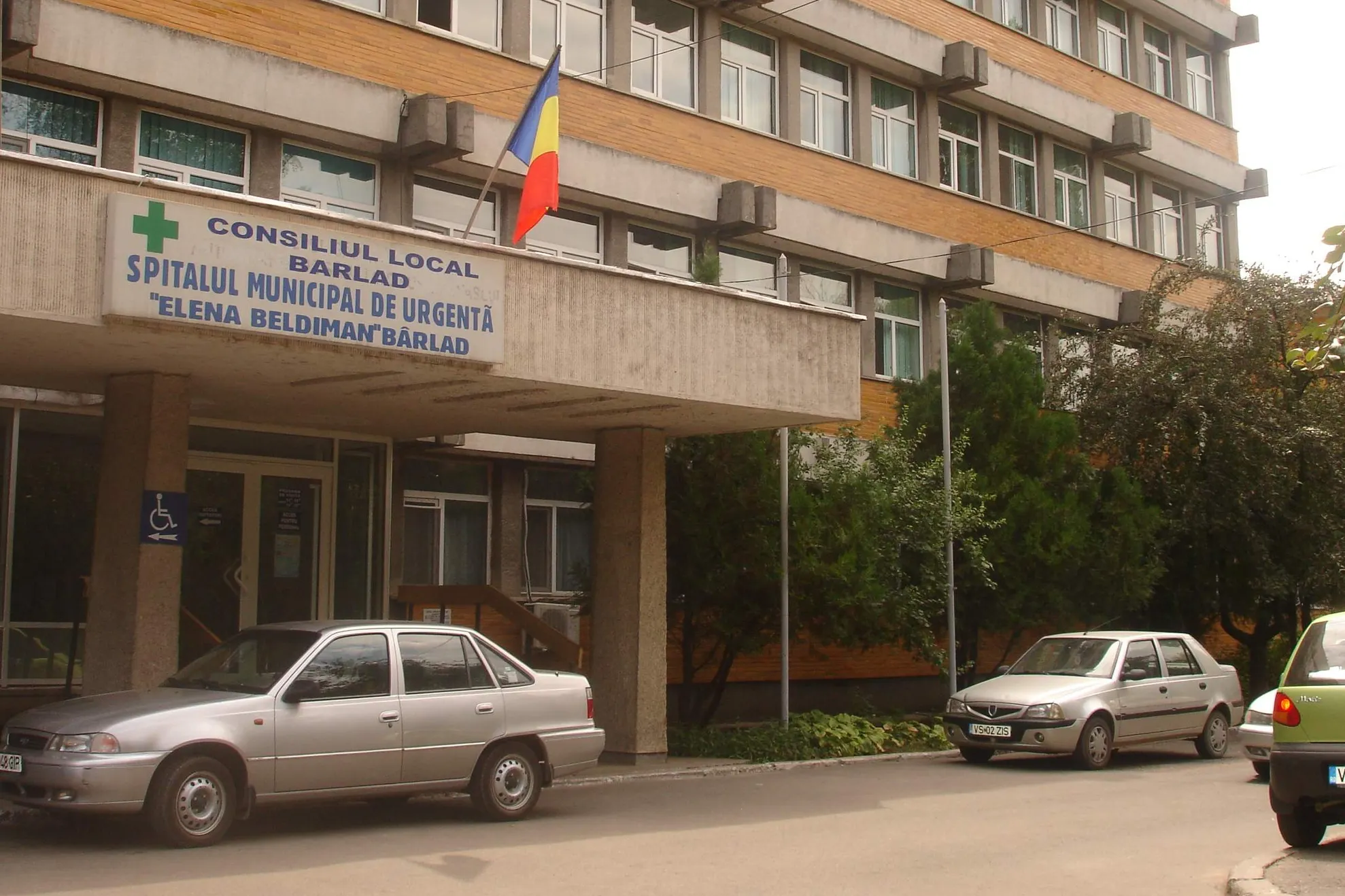 Tragedie în Vaslui! O copilă de 12 ani a murit după ce a intrat cu sania într-un stâlp