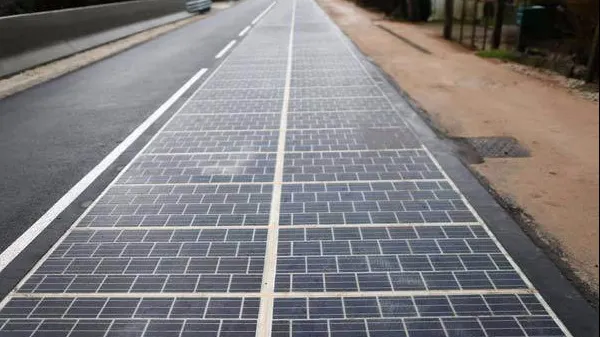 Prima stradă solară din lume, dată în funcţiune. Unde se află şi cât a costat