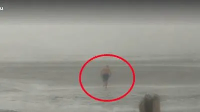 Cel mai BIZAR filmuleţ: ce a făcut un bărbat din Constanţa, în plin COD ROŞU de ninsoare