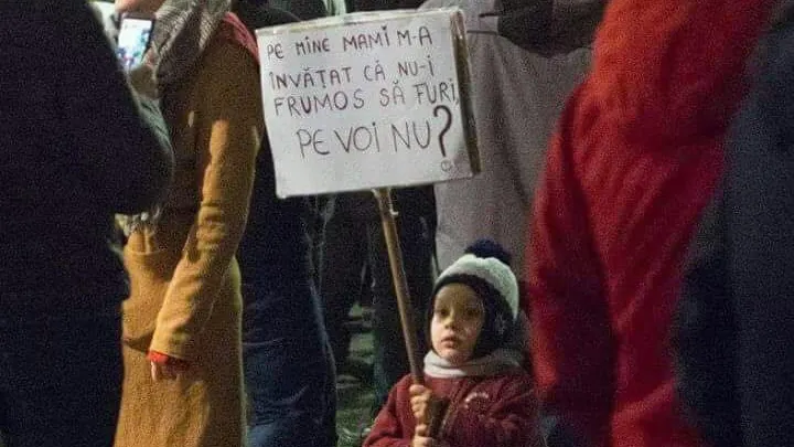 Imaginea simbol de la proteste! Îţi va frânge inima