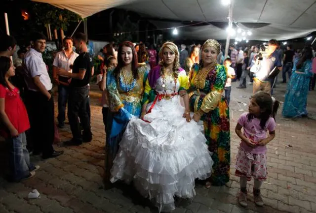 Cum se îmbracă miresele din diferite colţuri ale lumii în ziua nunţii. Cele mai extravagante porturi